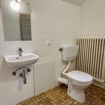 Kleine Und Charmante Monteurs C