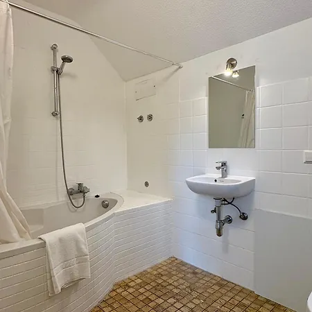 Kleine Und Charmante Monteurs C Karlsruhe